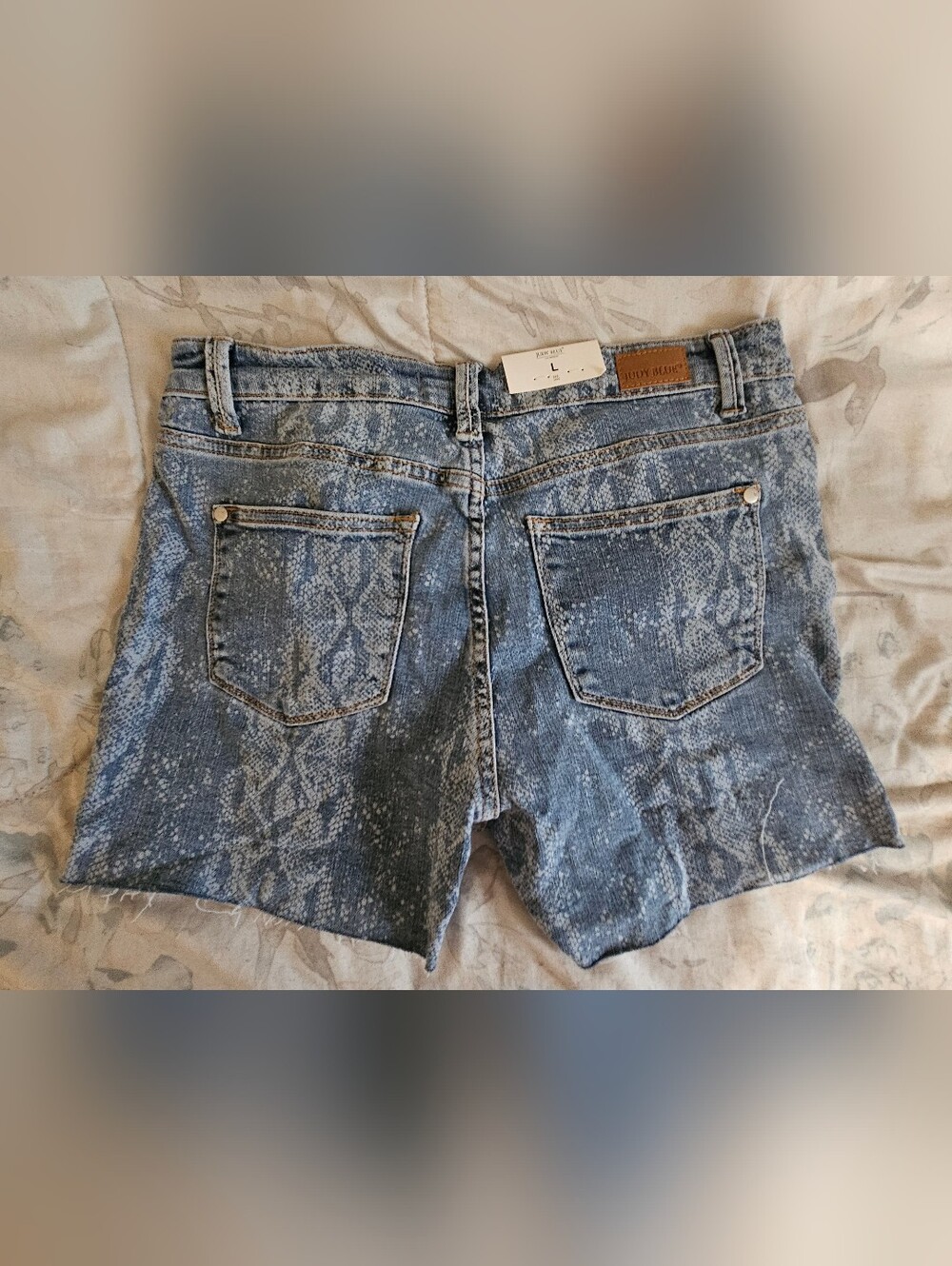Judy Blue High-Rise Snakeskin Denim Shorts - Blue NWT - Picture 2 of 4